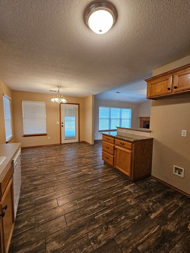 Building Photo - (3) Bed/(2) Bath in Tecumseh Ridge Addition Avail NOW! Pets Negotiable.