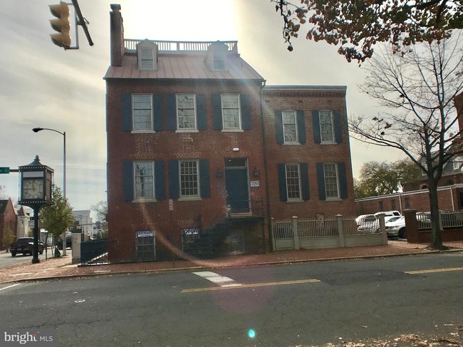 Primary Photo - 700 Duke St