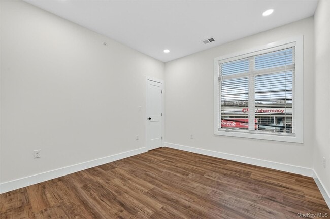 Building Photo - 19 Welling Pl