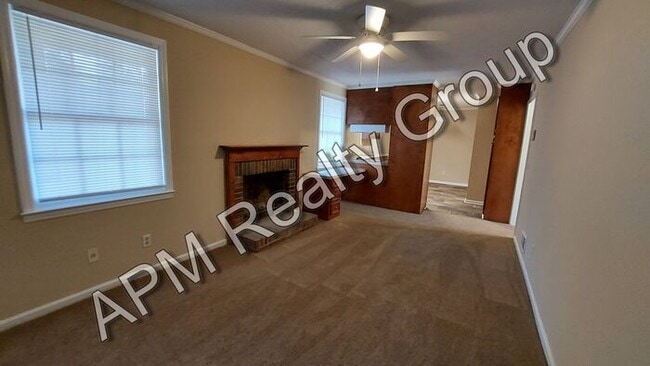 Building Photo - Large home in Southeast Columbia