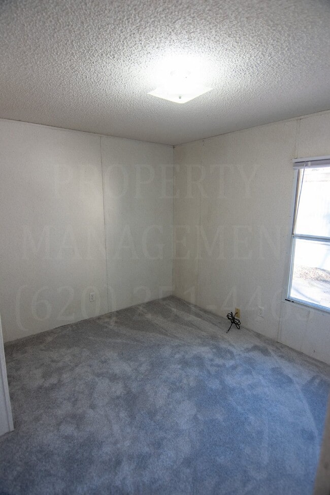 Building Photo - 3 Bedroom 2 Bath