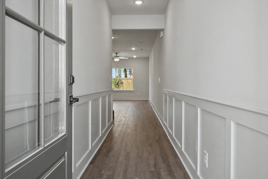 Building Photo - 4237 Fern River Trl