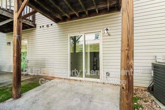 Building Photo - 1702 Stonehaven Cir