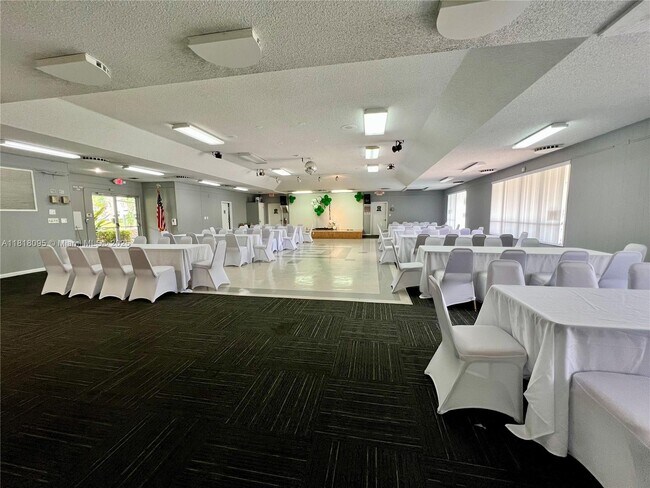 Building Photo - 1800 SW 81st Ave