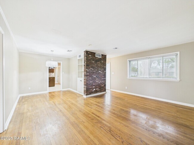 Building Photo - 216 Brentwood Blvd