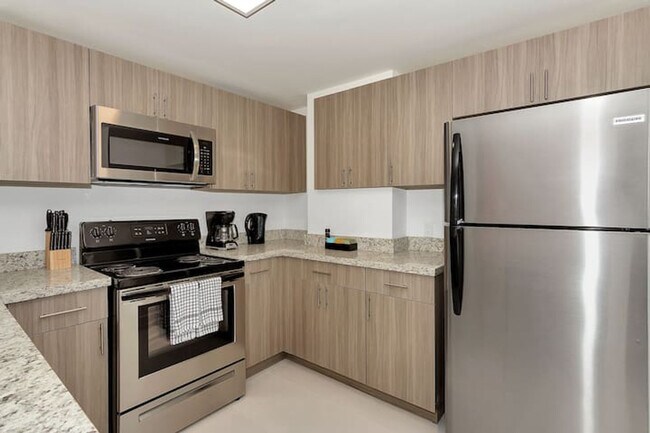 Building Photo - 1710 SW 27th Ave