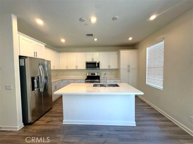 Building Photo - 1014 W Buttercup Ln