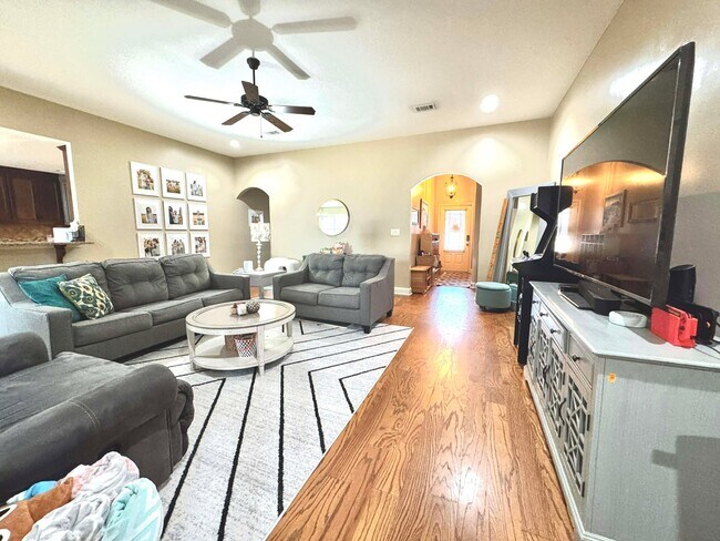 Building Photo - 61 Boulder Dr