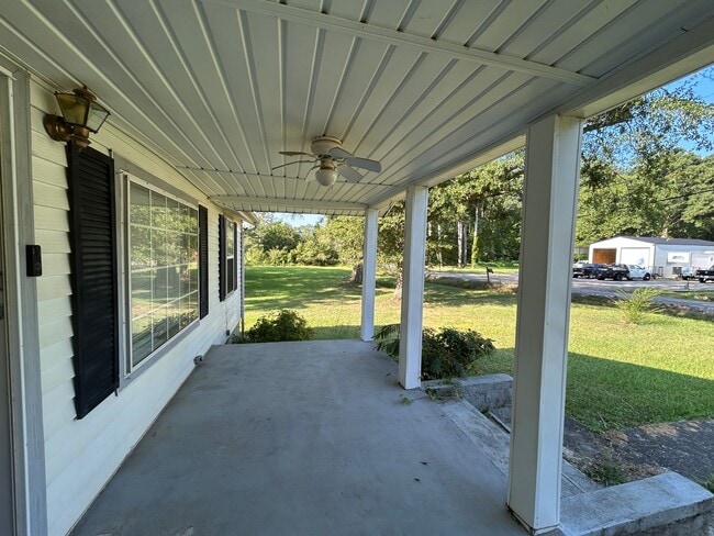 Building Photo - 891 Fish Hatchery Ln