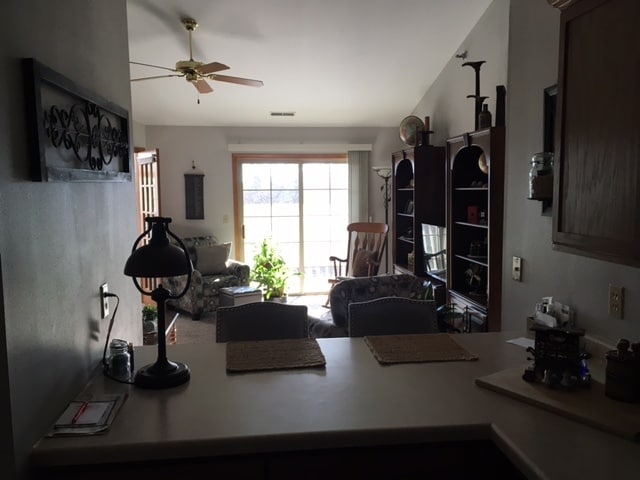Building Photo - 135 W Oak Leaf Dr