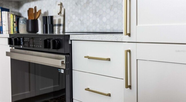 Building Photo - 5127 W Tyson Ave