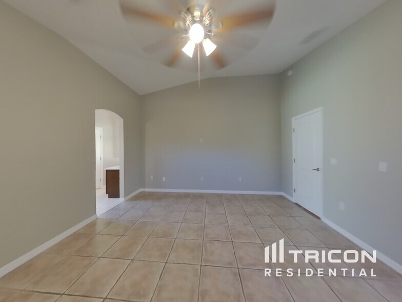 Building Photo - 1427 Brayton Cir
