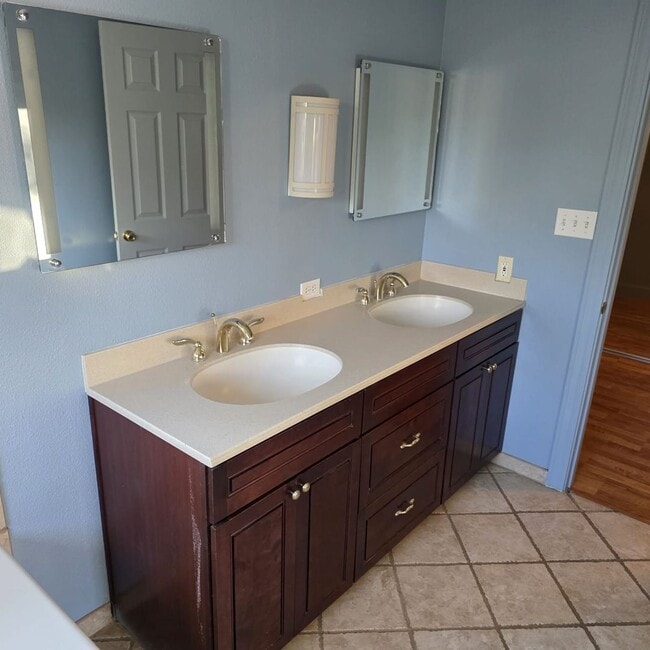 Building Photo - Updated 1-Bedroom Home in Concord – Utilit...