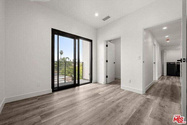 Building Photo - 1920 S Sherbourne Dr