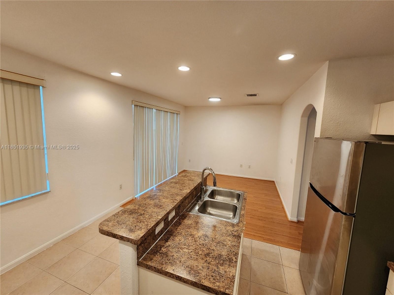 Building Photo - 2762 SW 85th Ave