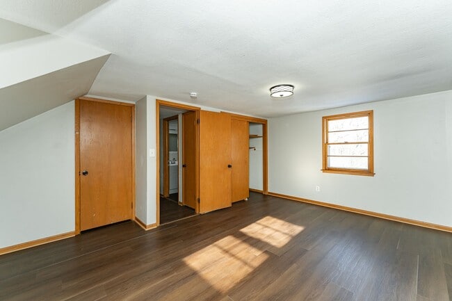 Building Photo - Updated 5 Bed, 2 Bath Home Near Churchill Elementary Available Now