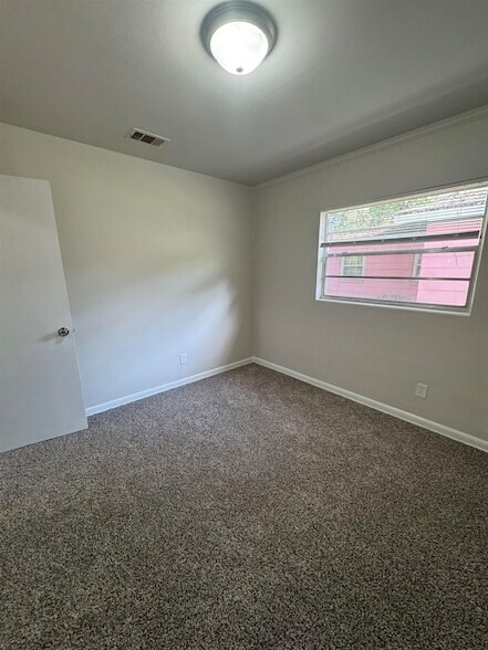 Building Photo - 1204 Clay St