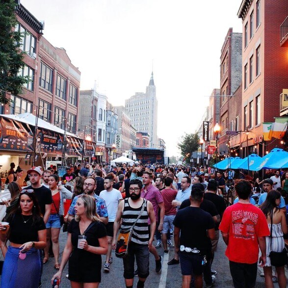 Building Photo - 1739 W Beach Ave