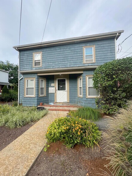 Building Photo - 213 Beacon St