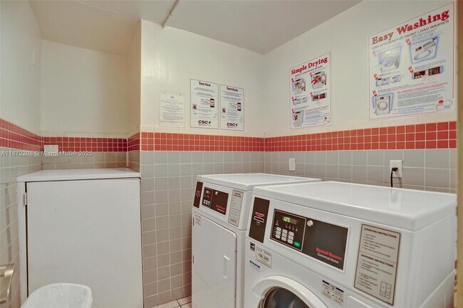 Building Photo - 2640 NE 135th St