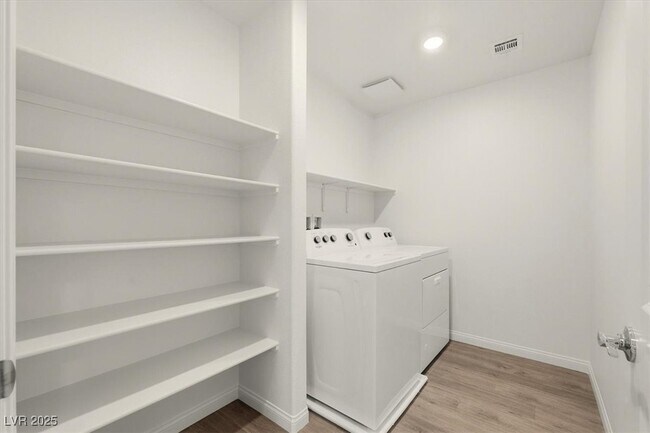 Building Photo - 502 Red Lovebird Ave