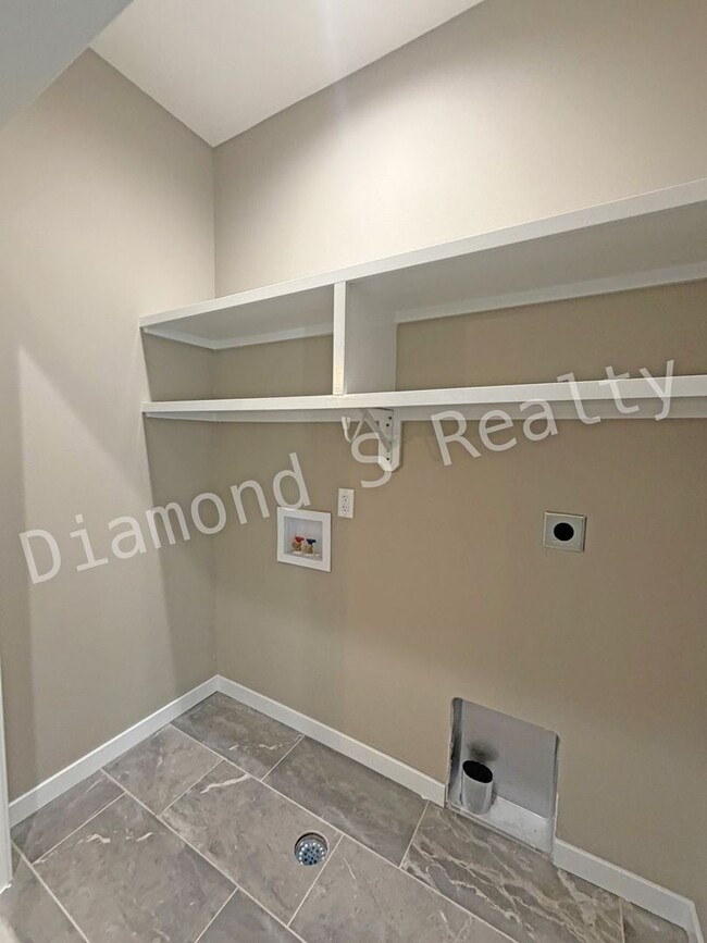 Building Photo - New Construction!  Gorgeous Home with All The Things!