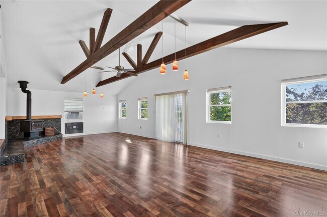 Building Photo - 9 Wickes Ln