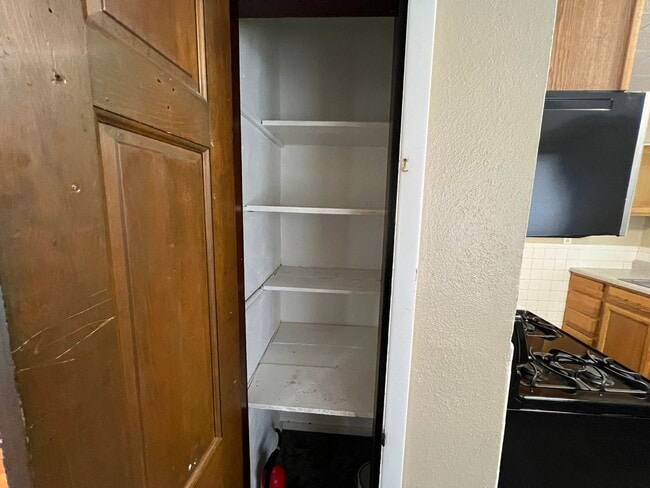 Building Photo - Available Mid-May 4 Bedroom / 1.5 Bathroom for Rent