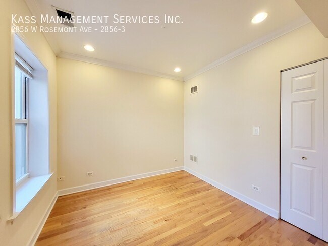Building Photo - 2856 W Rosemont Ave