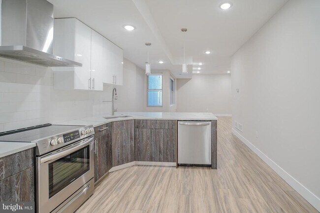 Building Photo - 2222 Frankford Ave