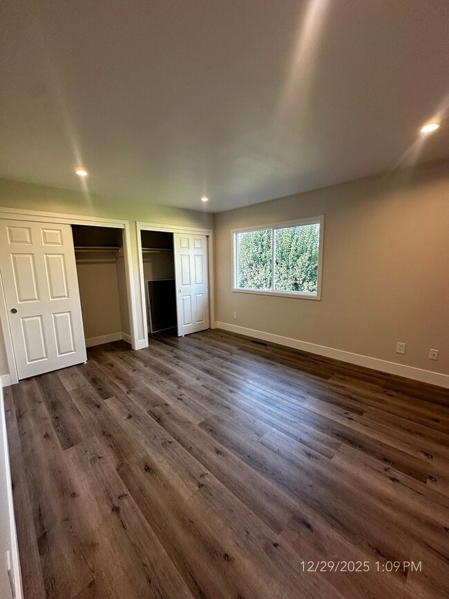 Building Photo - Brown 1403-1407