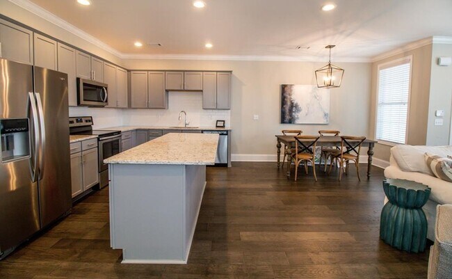 Building Photo - 3BD/3BA FOR RENT IN THE RESERVE