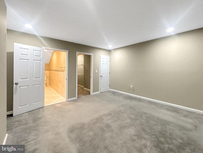 Building Photo - 1026 W Fayette St