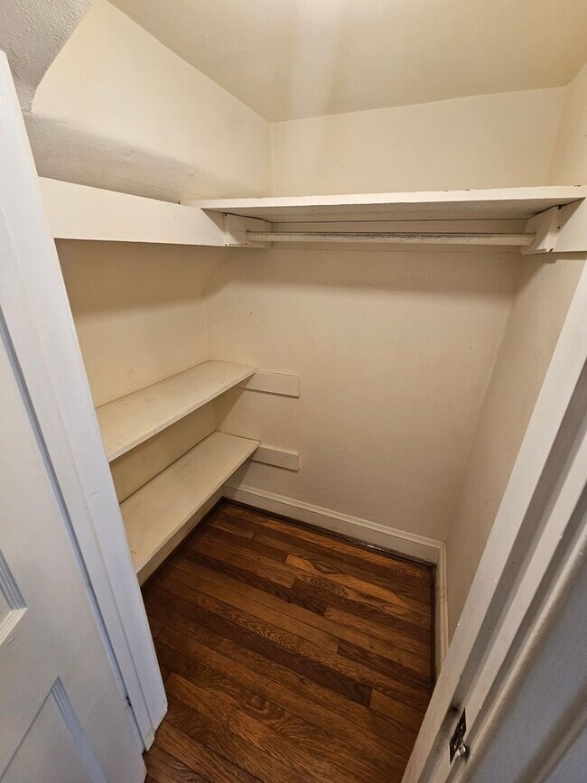 Building Photo - Westmoreland1132