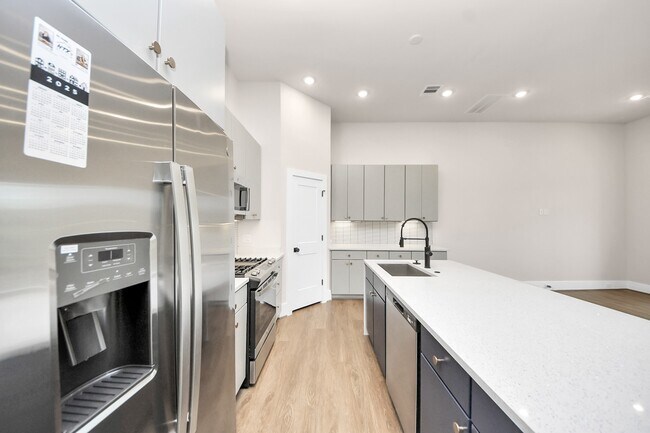 Building Photo - 783 Mansfield St