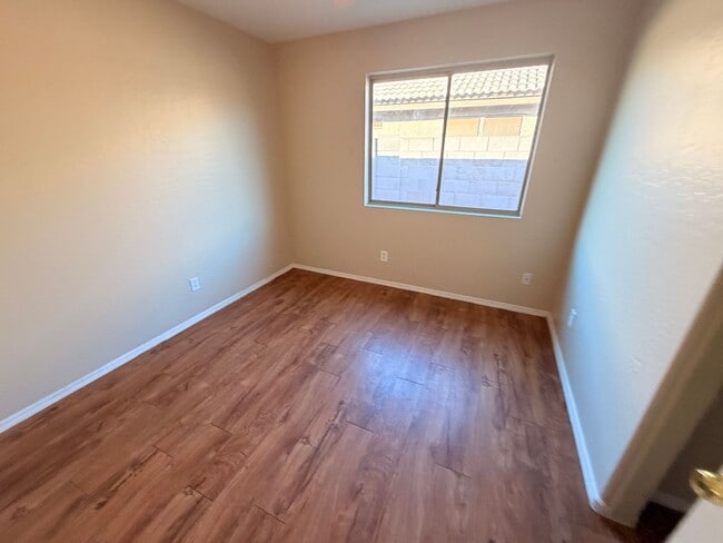 Building Photo - Gorgeous 3Bdm 2Ba Goodyear Home on a Cul-de-sac! *NO Carpets*