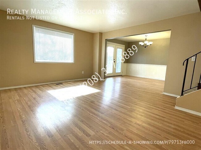 Building Photo - 5349 W Grover St