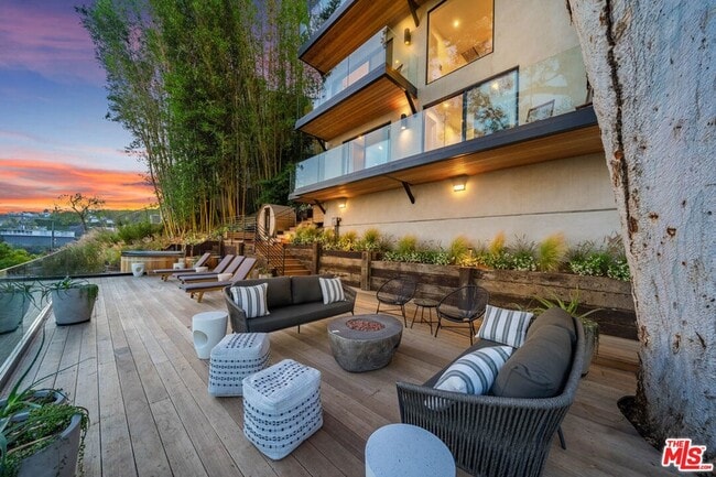 Building Photo - 8800 Hollywood Blvd