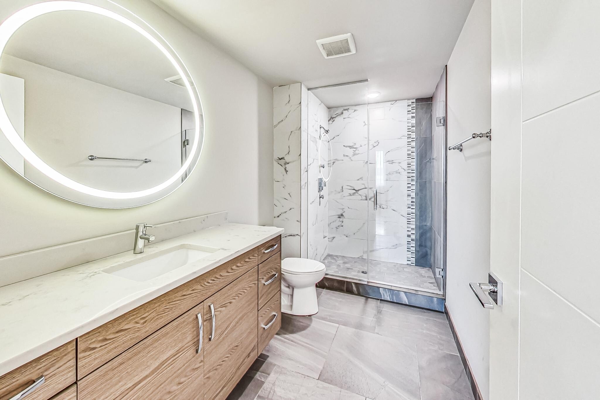 Building Photo - 1641 W Grand Ave