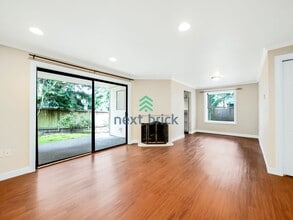 Building Photo - Gorgeous 2 Bed 1.5 Bath Condo for Rent!