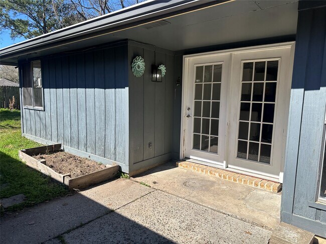 Building Photo - 23335 Tree House Ln