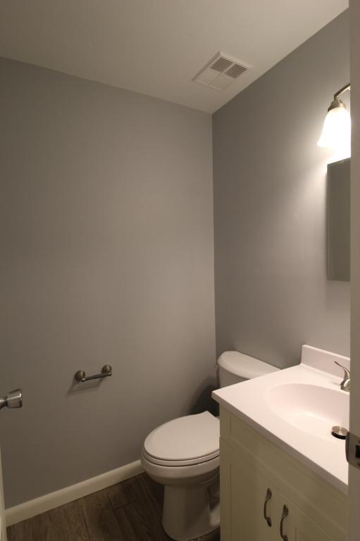 Building Photo - 708 N Main St