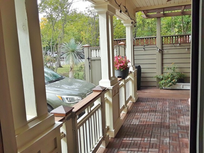 Park in Front - 110 Roberta Ave