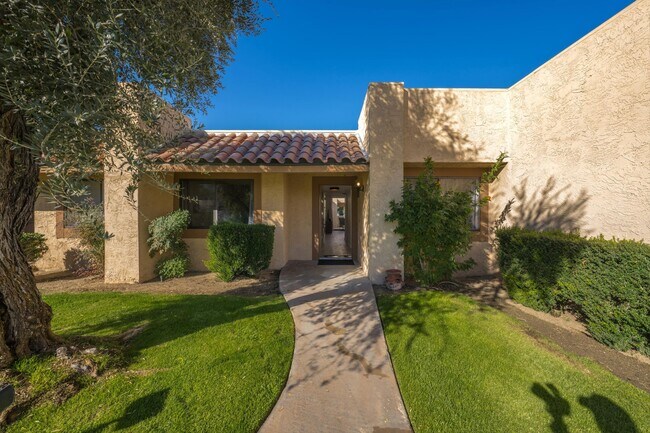 Building Photo - 73947 Saquaro Ct