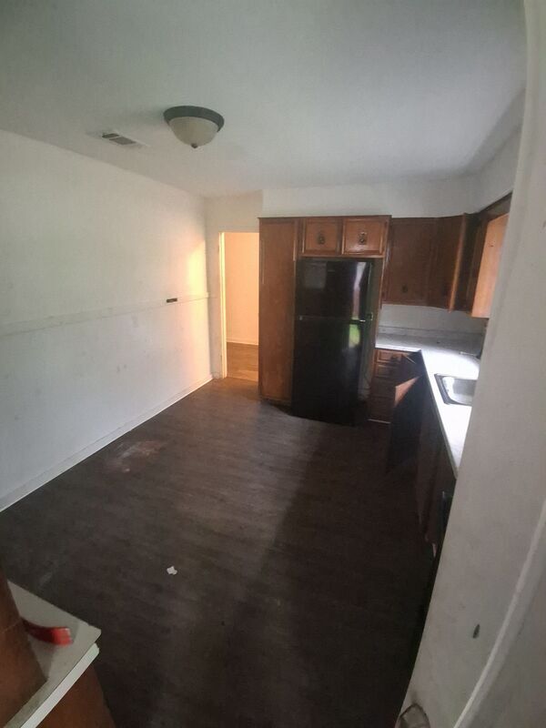 Building Photo - 3058 Woodside Dr
