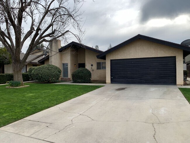 Building Photo - 4401 Parkwood Ct