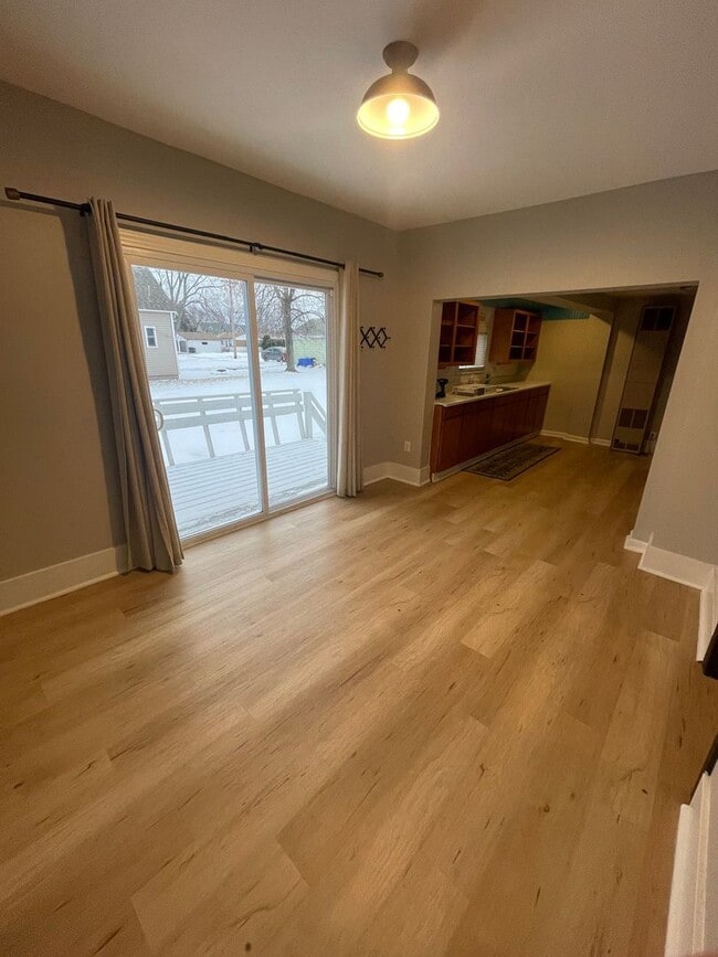 Building Photo - AVAILABLE NOW! - 2 Bed, 1 Bath Home In Superior!