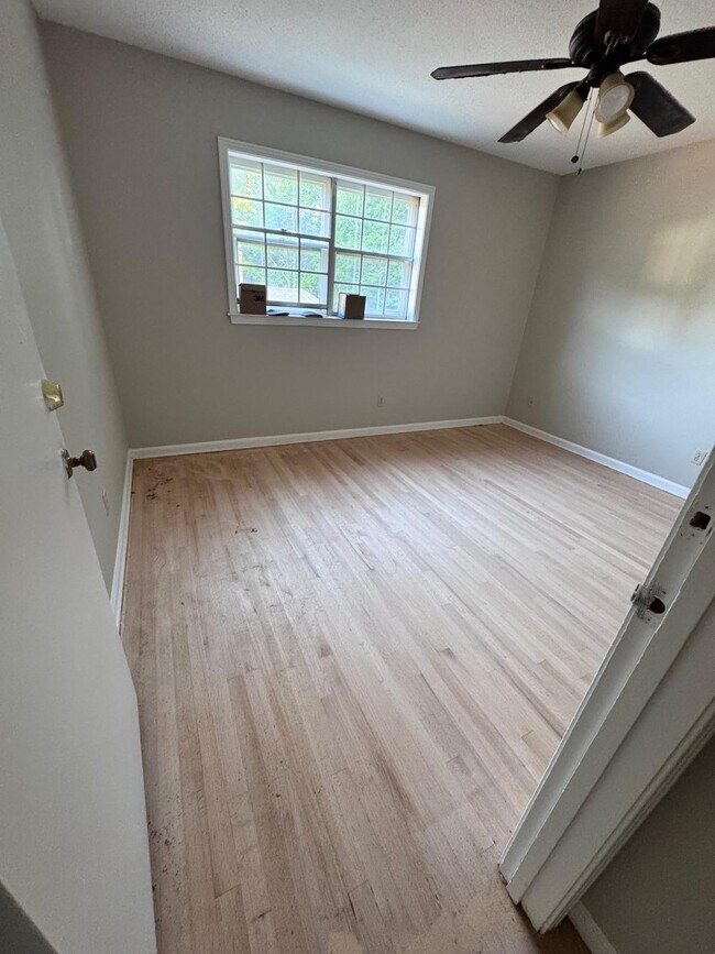 Building Photo - 5604 Fairlane Cove