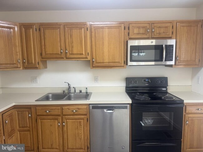 Building Photo - 90 English Run Cir