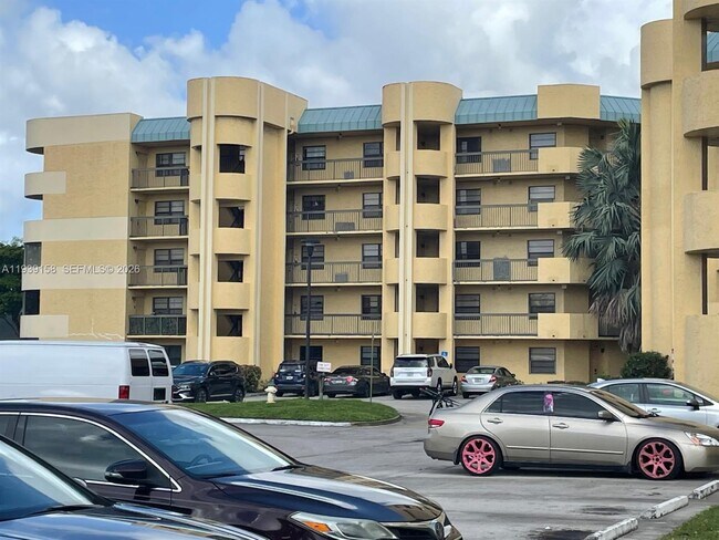 Building Photo - 6575 W Oakland Park Blvd